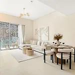 First Class 2Br Luxurious Downtown Bliss